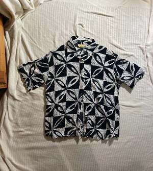 Women’s Vintage Traffic Jam Black White Rayon Button Up Collared Top
